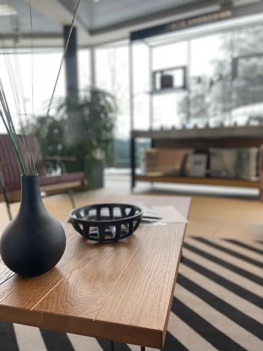 DER SHOWROOM… ER IST DA!